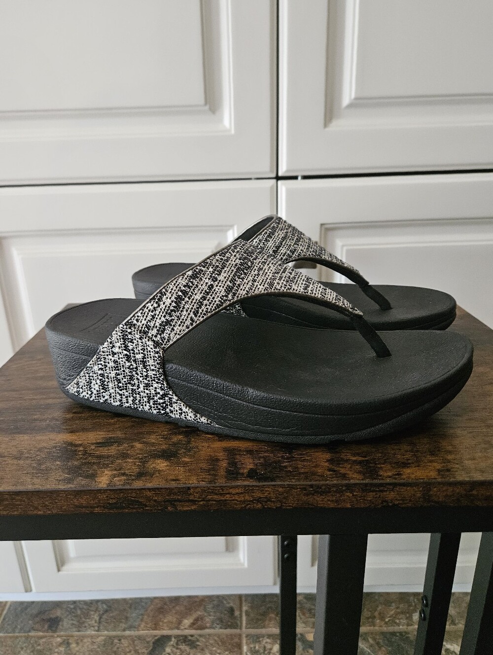 FitFlop Lulu Black White Shimmer Chunky Platform Flip Flop Comfort Sandals Boho